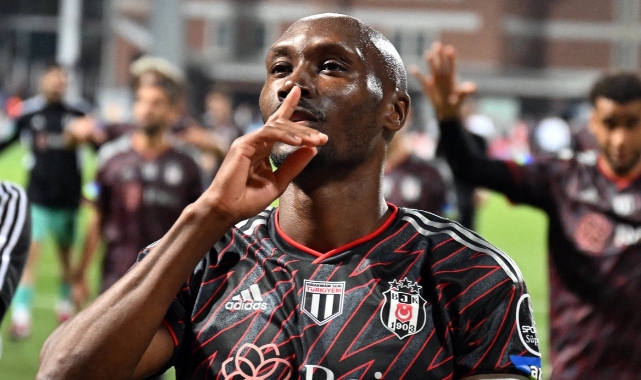 Atiba Hutchinson Süper Lig tarihine geçti!
