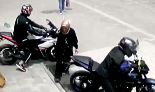 Avcılar'da motosiklet hırsızlığı kamerada
