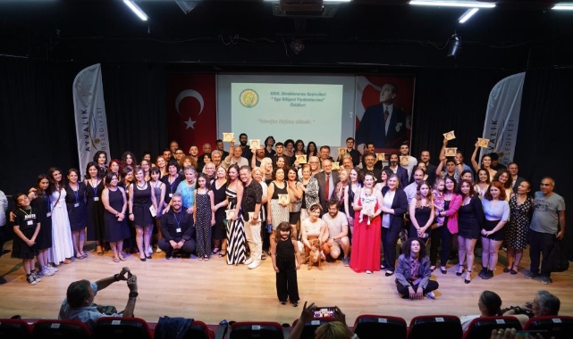 Ayvalık Belediye Tiyatrosu’na iki ödül daha