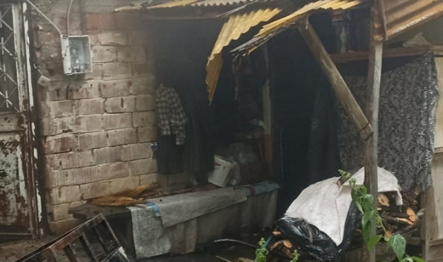 Bacada yakılan gazete yangına sebep oldu