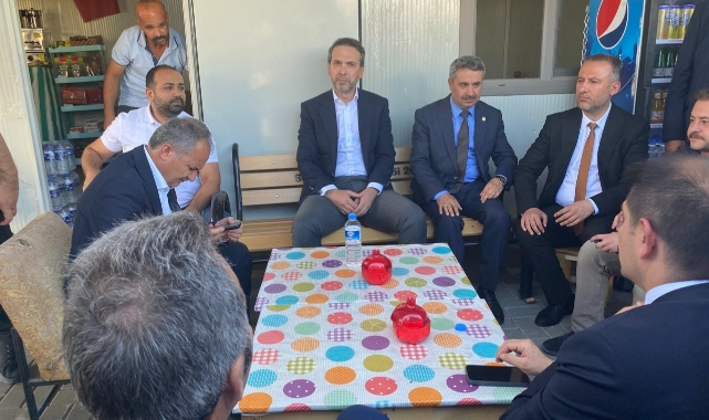 Bakan Bayraktar, depremzedeler ile bir araya geldi