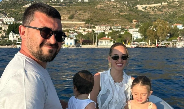Bakan'dan mutlu aile pozu
