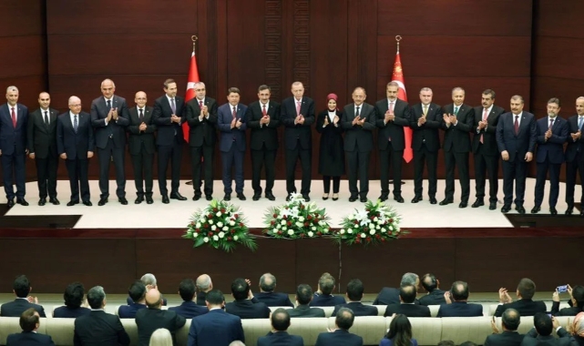 Bakanlıklarda devir teslim töreni