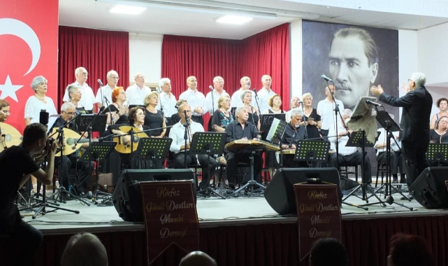 Balıkesir’de amatörler korosu izleyenleri coşturdu