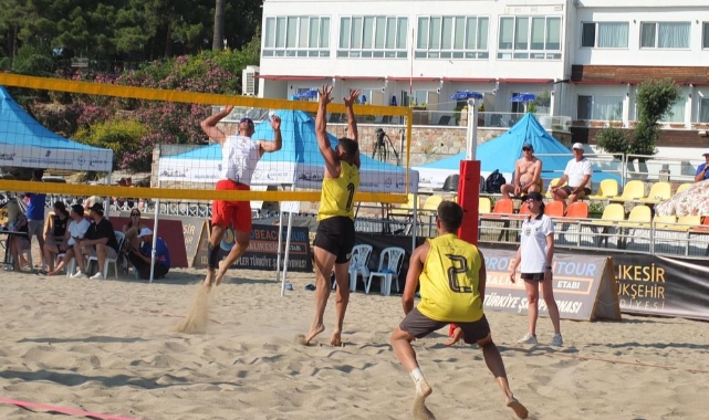 Balıkesir’de uluslararası plaj voleybolu başladı