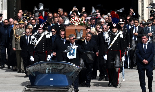 Berlusconi son yolculuğuna uğurlandı