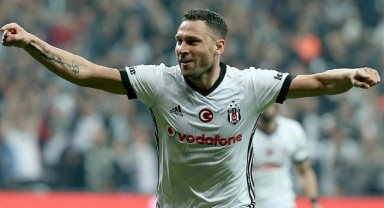 Beşiktaş'ın eski oyuncusu Tosic maçı tribünden takip etti