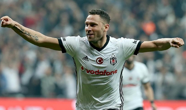 Beşiktaş'ın eski oyuncusu Tosic maçı tribünden takip etti