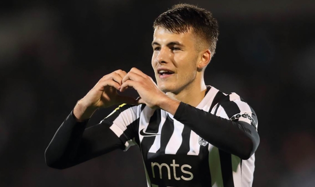 Beşiktaş'ın listesindeki Sırp 10 numara, Fiorentina yolunda