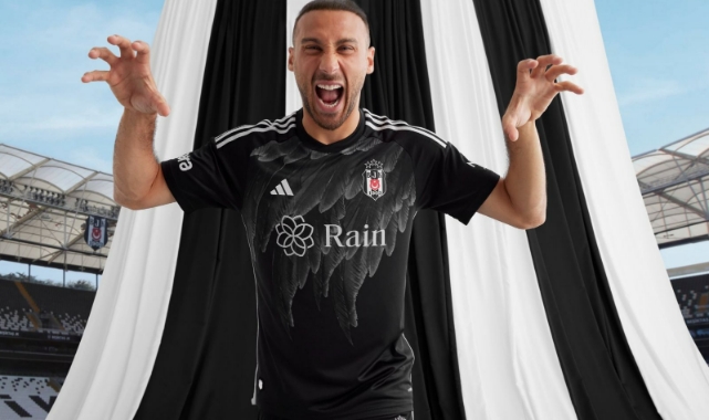 Beşiktaş yeni sezon formalarını tanıttı