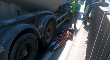 Beton mikserine montu takılan motosikletli 15 metre sürüklendi
