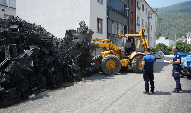 Binlerce boş sele biriktiren vatandaşa zabıta müdahalesi