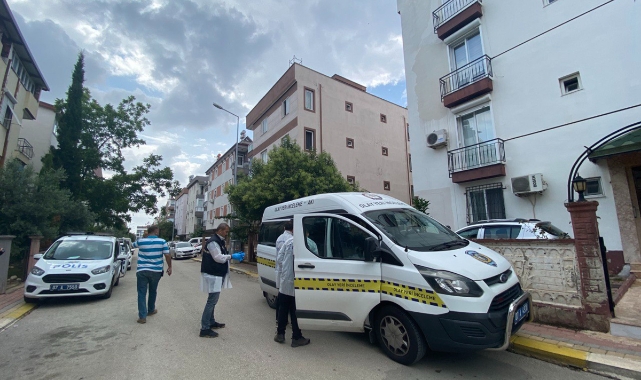 Birlikte içki içtikleri arkadaşlarını sabah ölü buldular