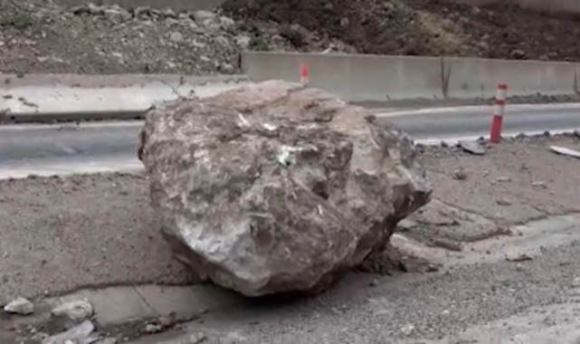 Bolu'da heyelan nedeniyle kapatılan yol trafiğe açıldı