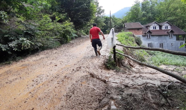Bolu'da sağanak hayatı felç ettİ