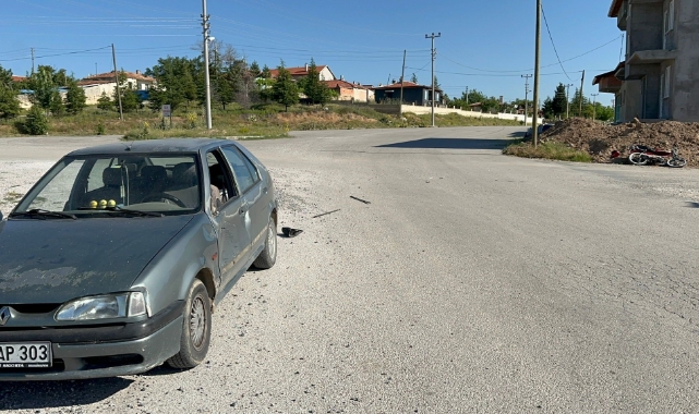 Bolvadin’de otomobil ile motosiklet çarpıştı 1 yaralı