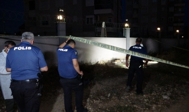 Boş arazide genç kadının cansız bedeni bulundu
