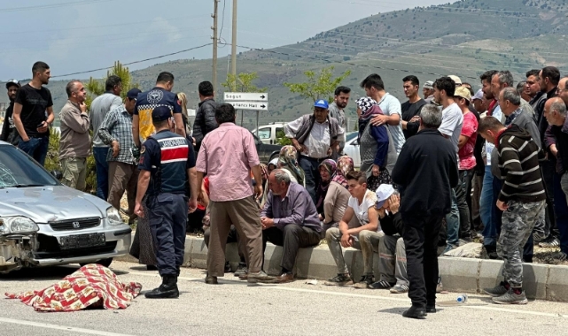 Burdur’da otomobil ile elektrikli bisiklet çarpıştı: 1 ölü 3 yaralı