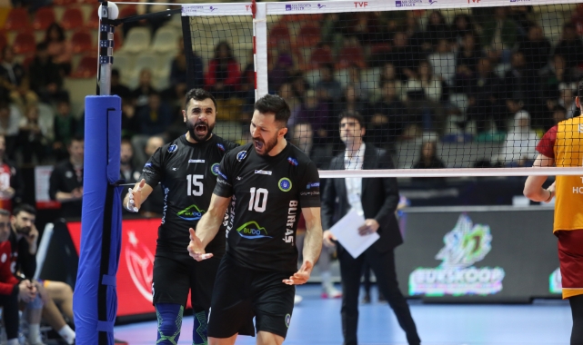 Bursa Büyükşehir Belediyespor Emre Batur’la sözleşme yeniledi