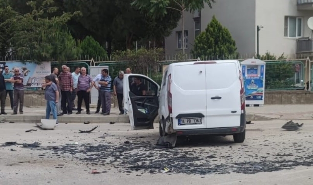 Bursa'da banka minibüsü ile kamyonet çarpıştı: 2 yaralı