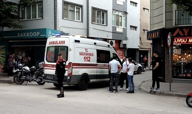 Bursa'da barışmak için buluştuğu eşini sokak ortasında bıçakladı