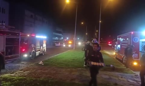 Bursa'da gece vakti korkutan fabrika yangını