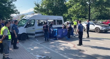 Bursa'da işçi servisi ile otomobil çarpıştı: 1 ölü, 9 yaralı