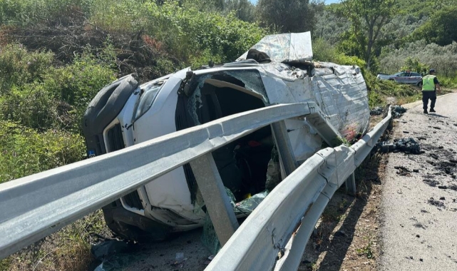 Bursa'da kömür yüklü kamyonet virajı alamadı: 1 yaralı
