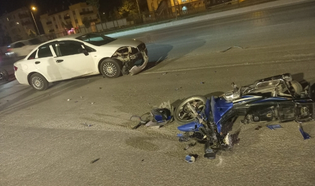 Bursa'da otomobil ile motosiklet birbirine girdi!