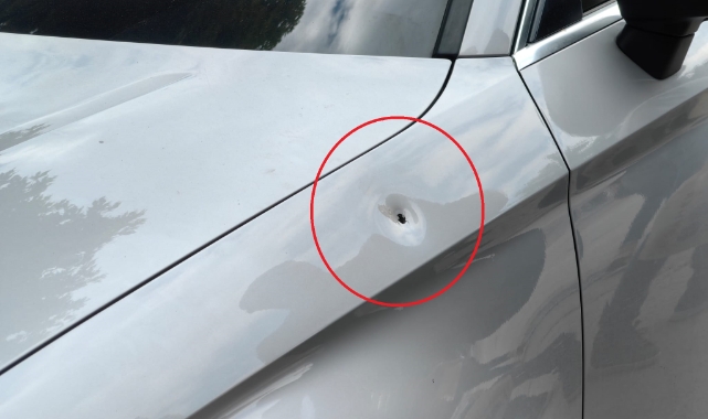 Bursa'da seyir halindeki otomobile mermi isabet etti