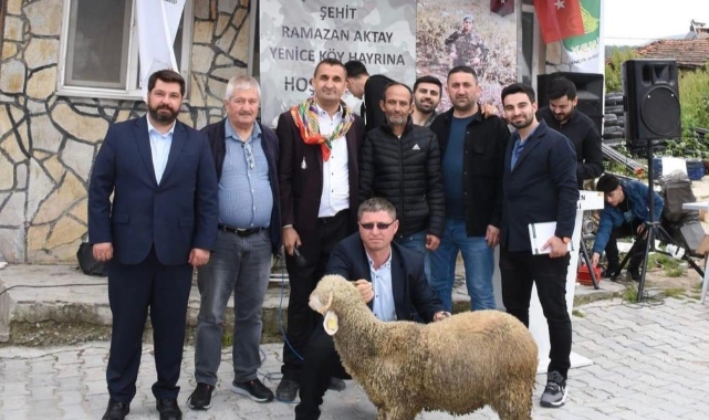 Bursa'daki ağalık yarışında kuzu rekor fiyata satıldı