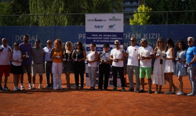 Bursa'daki tenis turnuvasında şampiyonlar belli oldu