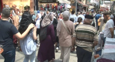 Bursa tarihi Kapalı Çarşı'da bayram yoğunluğu başladı