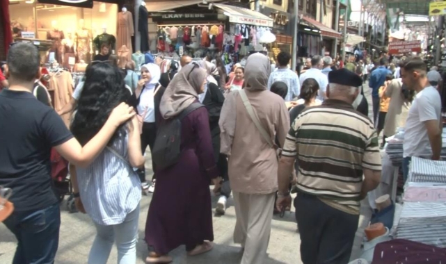 Bursa tarihi Kapalı Çarşı'da bayram yoğunluğu başladı