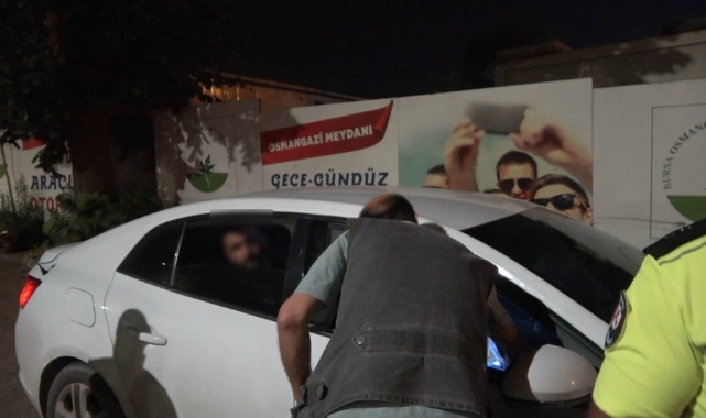 Çalıntı araba ile gezerken polisin dikkatinden kaçmadı