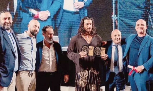 Can Yaman'a İtalya'dan iki ödül