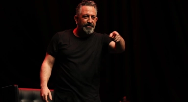 Cem Yılmaz'dan kafa karıştıran paylaşım