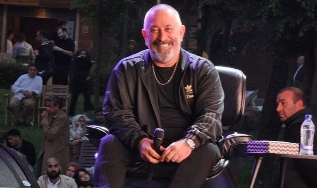 Cem Yılmaz gençlerle birlikte filmini izledi