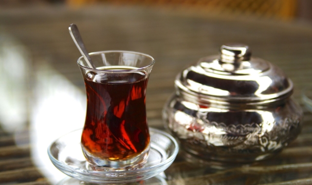 "Demleme" ve "sallama" çay tartışması mahkemeye taşındı