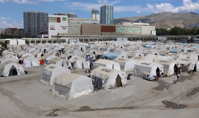 Deprem bölgelerinde çadırlar yavaş yavaş boşalıyor