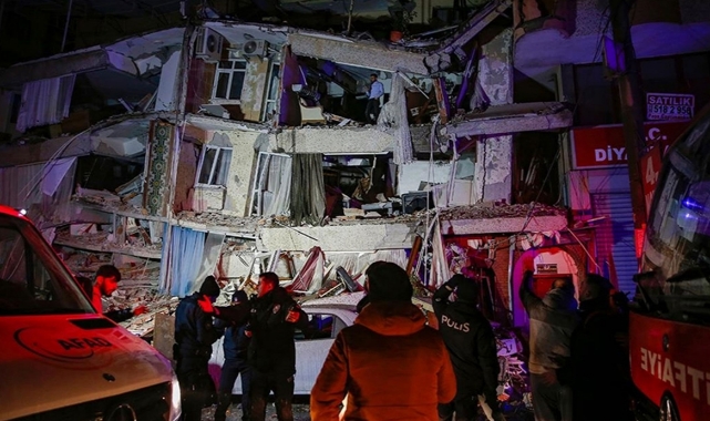 Depremin merkez üssünde ulaşım yeniden ücretli oldu