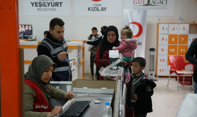 Depremzedelere 110 bin paket yardım dağıtıldı