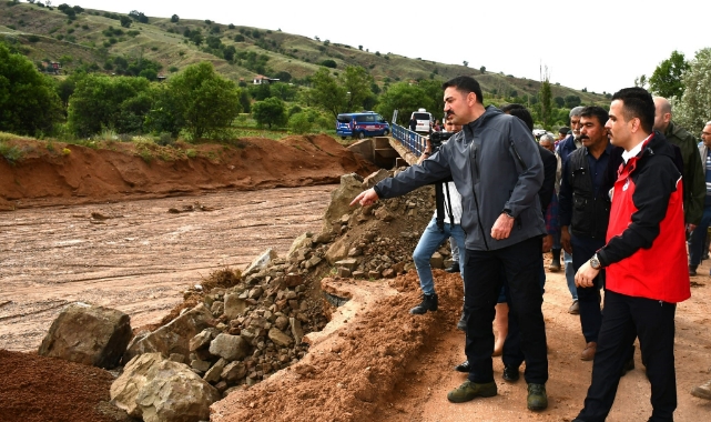 Dereler taştı, evleri ve ahırları su bastı
