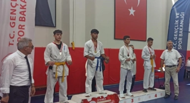 Derincespor İstanbul'dan madalyalarla döndü