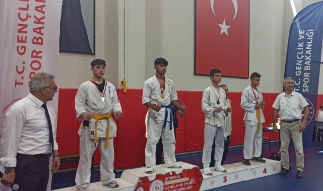 Derincespor İstanbul'dan madalyalarla döndü