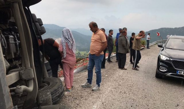 Devrilen kamyonun sürücüsü öldü