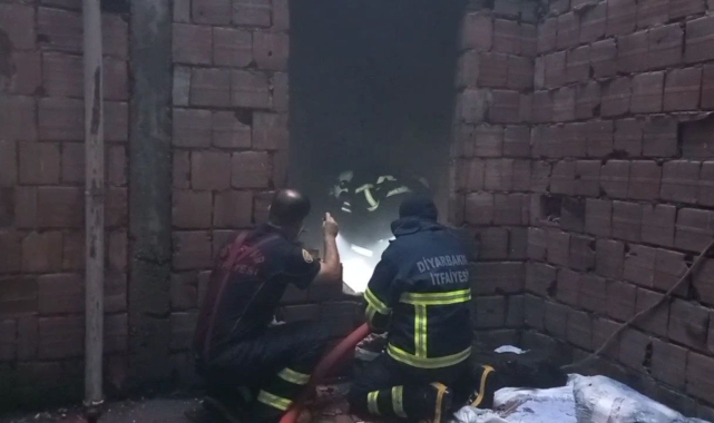 Diyarbakır'daki kağıt deposunda yangın