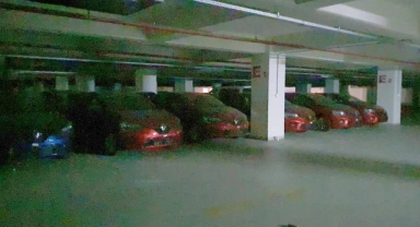 Diyarbakır Havalimanı otoparkında sıfır araç stoğu