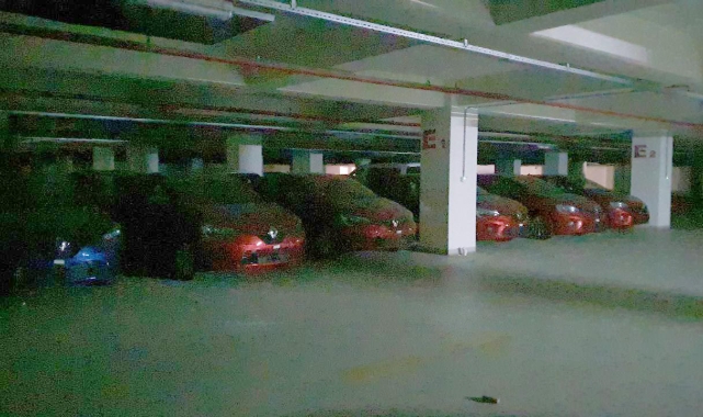 Diyarbakır Havalimanı otoparkında sıfır araç stoğu