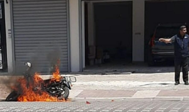 Dolandırıldığı iddiasıyla motorunu ateşe verdi
